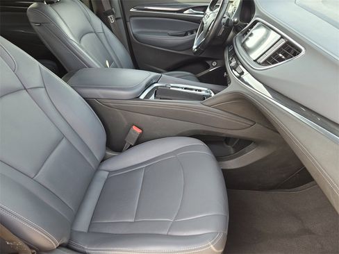Used 2024 Buick Enclave Premium image 9