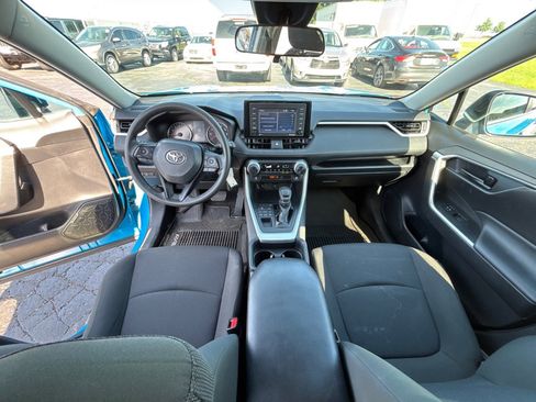 Used 2020 Toyota RAV4 LE w/ All Weather Liner Package AWD/4WD image 15