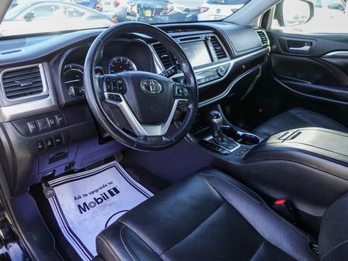 Used 2018 Toyota Highlander Limited Platinum image 12