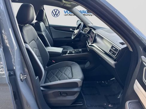 Used 2024 Volkswagen Atlas Peak Edition SEL AWD/4WD image 28