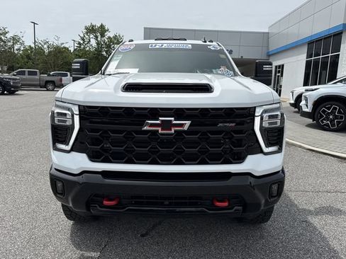Used 2024 Chevrolet Silverado 2500 ZR2 w/ Technology Package AWD/4WD image 8