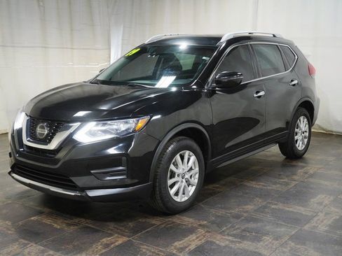 Used 2019 Nissan Rogue SV image 2