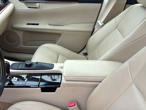 Used 2014 Lexus ES 350 w/ Premium Package image 24