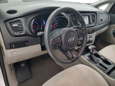 Used 2019 Kia Sedona LX image 8
