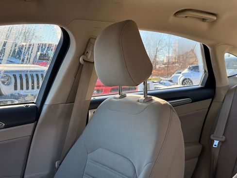 Used 2020 Ford Fusion SE FWD image 23