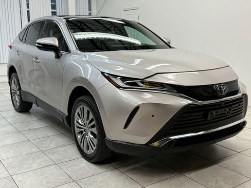 Used 2023 Toyota Venza Limited image 1