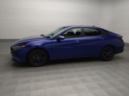 Used 2023 Hyundai Elantra SEL image 2