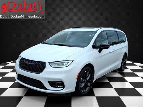 Used 2025 Chrysler Pacifica Limited FWD image 1