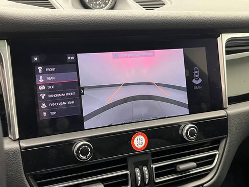 Used 2022 Porsche Macan image 18