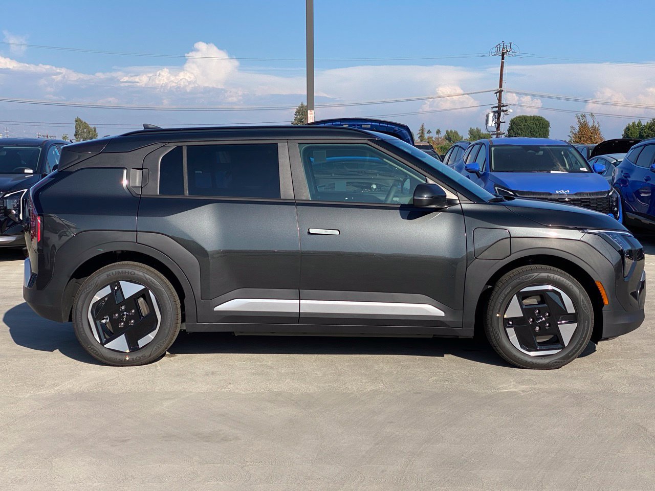 New 2027 Kia EV3 Wind FWD image 2