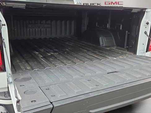 Used 2025 GMC Sierra 1500 AT4 w/ AT4 Premium Package AWD/4WD image 9