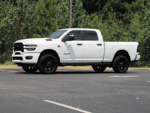 Used 2025 RAM 2500 Big Horn AWD/4WD image 3