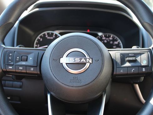 Used 2024 Nissan Rogue SV FWD image 13