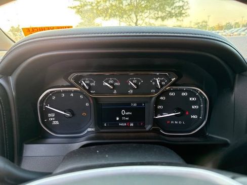 Used 2021 GMC Sierra 1500 Elevation w/ LPO, Elevation Black Package AWD/4WD image 17
