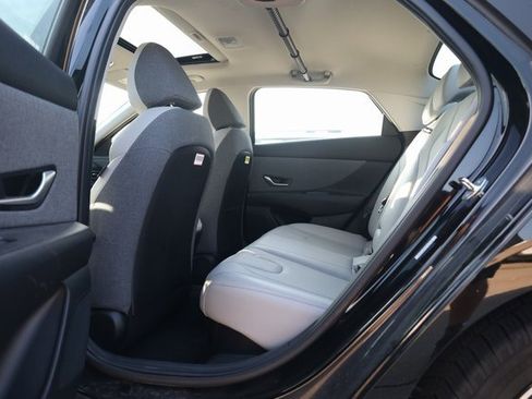 Used 2023 Hyundai Elantra Limited image 26