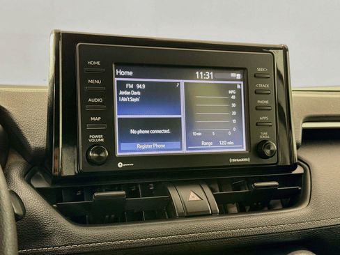 Used 2020 Toyota RAV4 LE FWD image 20