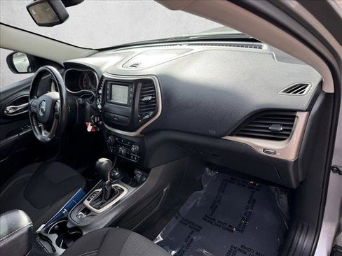 Used 2015 Jeep Cherokee Latitude image 18