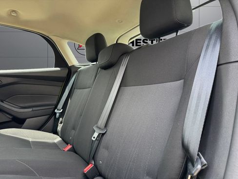 Used 2018 Ford Focus SEL w/ Cold Weather Package FWD image 13