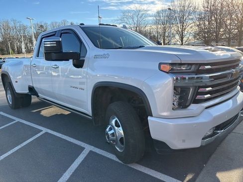 Used 2023 Chevrolet Silverado 3500 High Country image 4