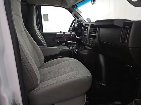 Used 2021 Chevrolet Express 2500 RWD image 8