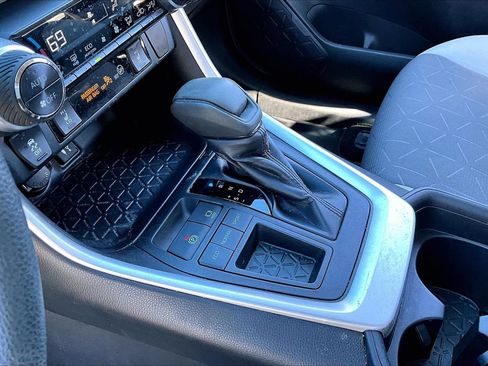 Used 2019 Toyota RAV4 XLE w/ Convenience Package image 15