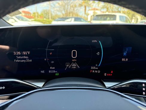 Used 2025 Cadillac Lyriq Luxury image 34