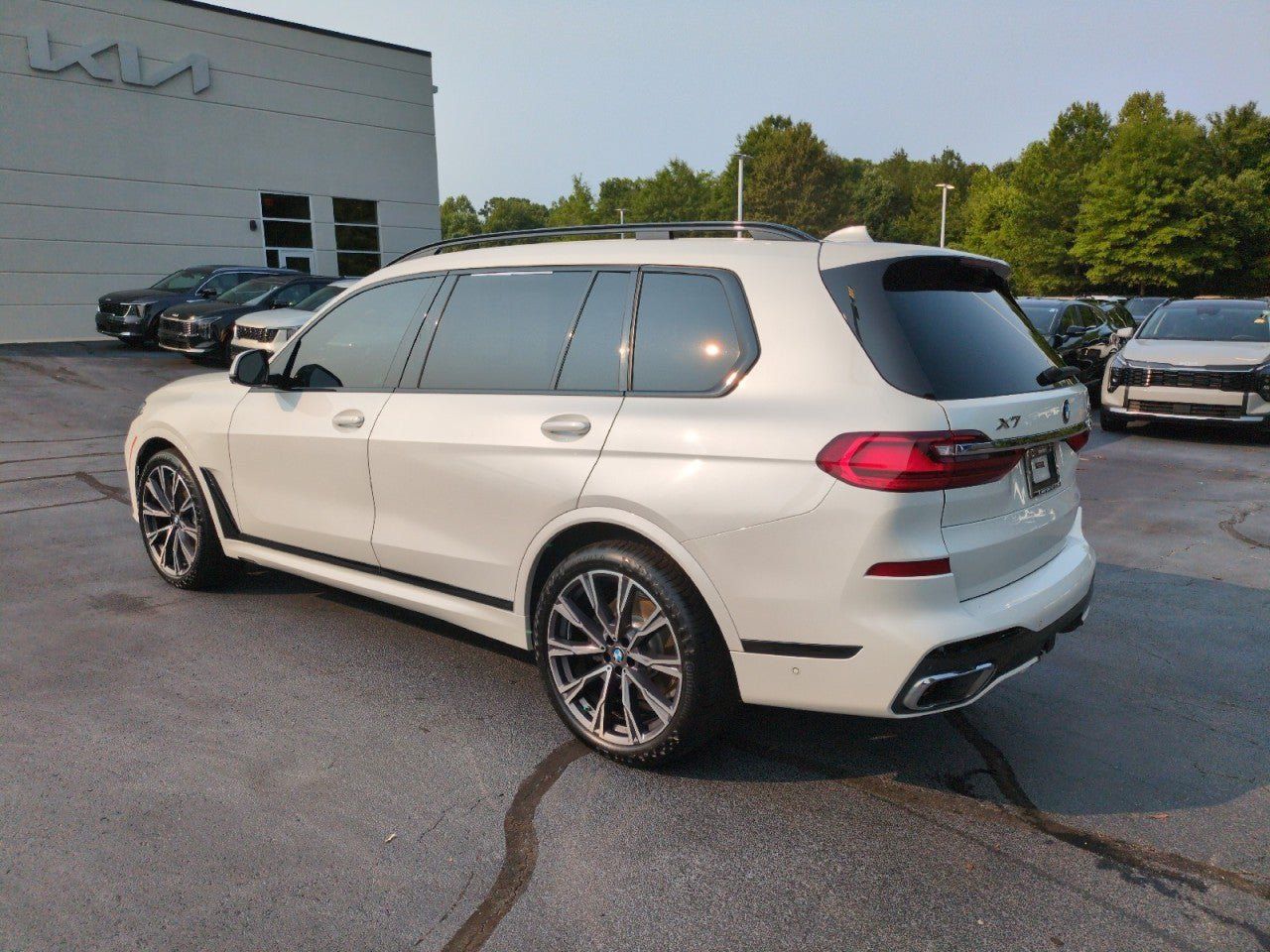 Used 2019 BMW X7 xDrive50i w/ M Sport Package AWD/4WD image 5