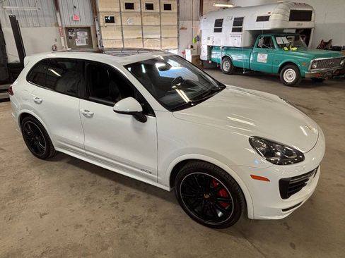 Used 2016 Porsche Cayenne GTS AWD/4WD image 15
