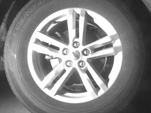 Used 2024 Ford Explorer XLT w/ Equipment Group 202A AWD/4WD image 15