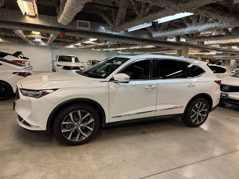 Certified 2023 Acura MDX SH-AWD w/ Technology Package image 9