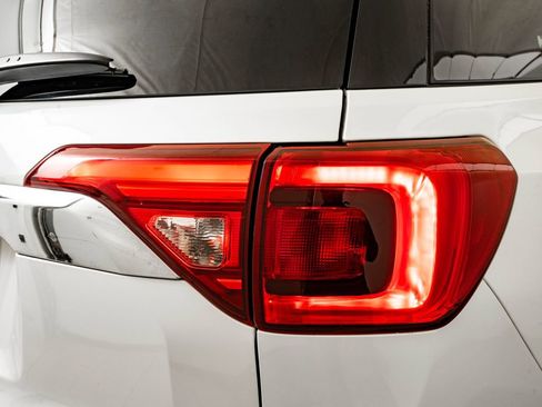 Used 2019 GMC Acadia SLT FWD image 9