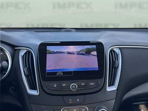 Used 2025 Chevrolet Malibu LT FWD image 18