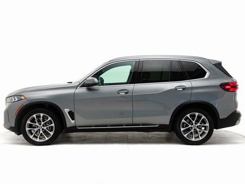 Used 2025 BMW X5 xDrive40i w/ Climate Comfort Package image 2