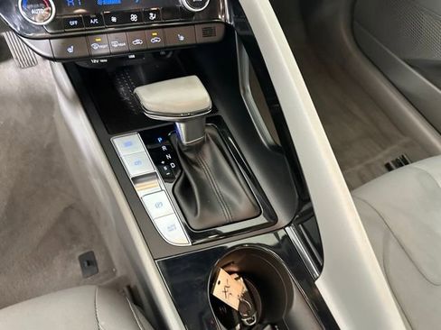 Used 2023 Hyundai Elantra SEL w/ Convenience Package image 20