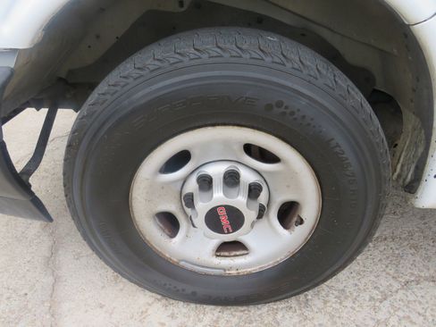 Used 2018 GMC Savana 2500 w/ Driver Convenience Package image 28