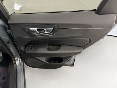Used 2024 Volvo XC60 B5 Plus w/ Protection Package Premier AWD/4WD image 32