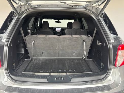Used 2020 Ford Explorer XLT AWD/4WD image 27