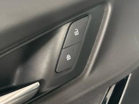 Used 2025 Chevrolet Equinox LT FWD image 22