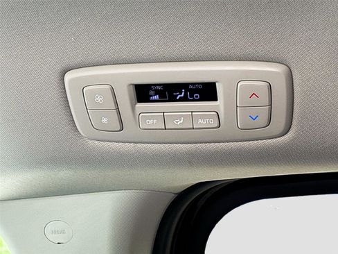 Used 2025 Kia Carnival FWD image 26