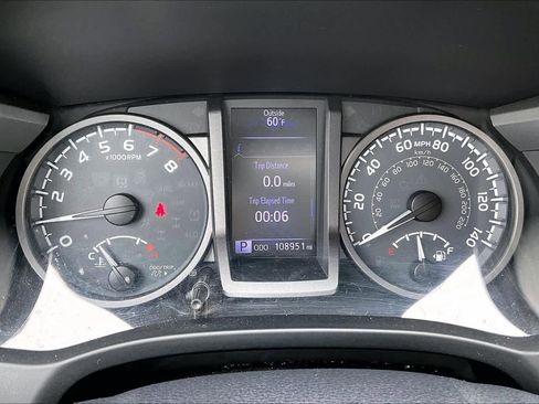 Used 2017 Toyota Tacoma TRD Sport w/ Tow Package RWD image 22