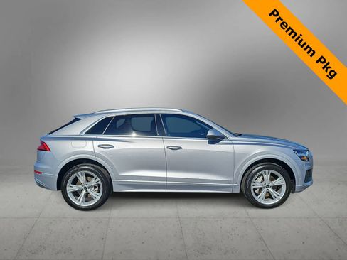 Used 2022 Audi Q8 Premium image 9