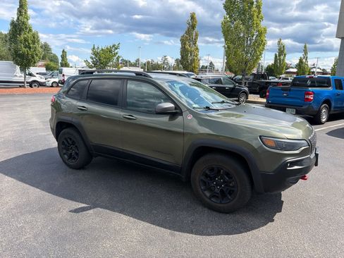 Used 2021 Jeep Cherokee Trailhawk w/ Trailer Tow Group AWD/4WD image 2