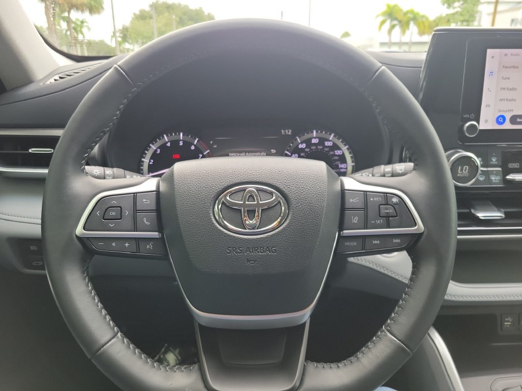 Used 2024 Toyota Highlander LE FWD image 20