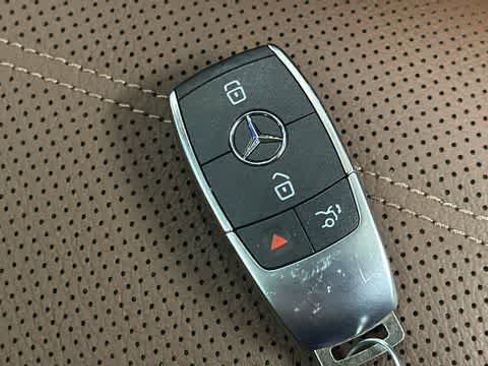 Certified 2024 Mercedes-Benz GLS 580 4MATIC image 37