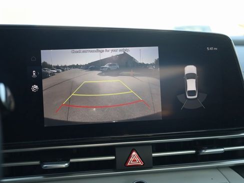 Used 2023 Hyundai Elantra Limited image 19