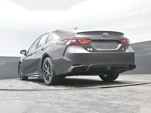 Used 2021 Toyota Camry SE w/ Cold Weather Package image 19