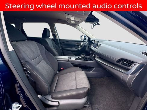 Used 2025 Nissan Rogue SV image 16