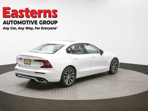 Used 2022 Volvo S60 B5 Momentum image 41