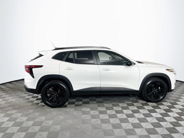 Used 2025 Chevrolet Trax ACTIV w/ Sunroof Package FWD image 9