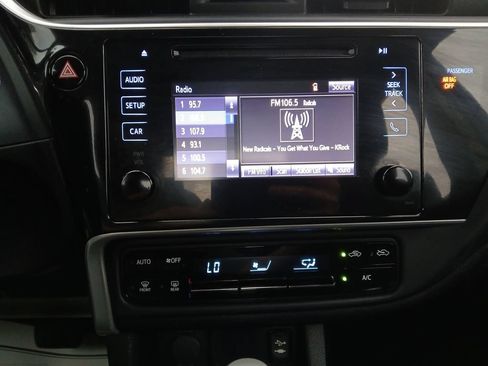 Used 2019 Toyota Corolla LE FWD image 16